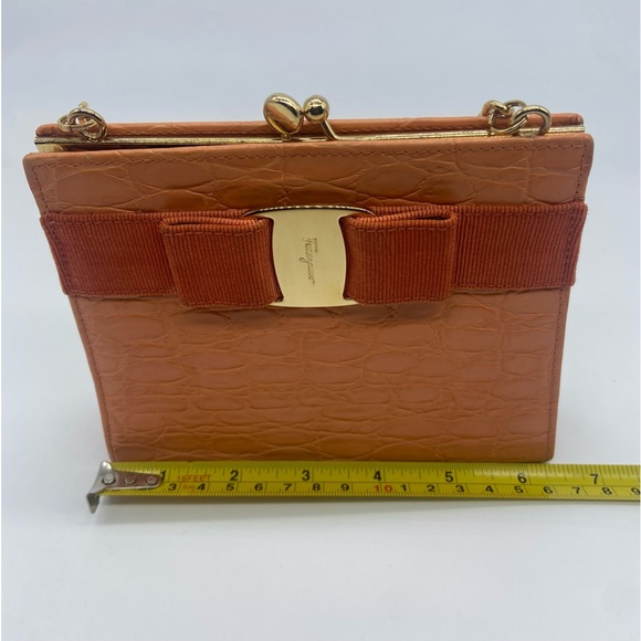 Salvatore Ferragamo Vara Bow Kiss Lock Shoulder Bag - Picture 12 of 12